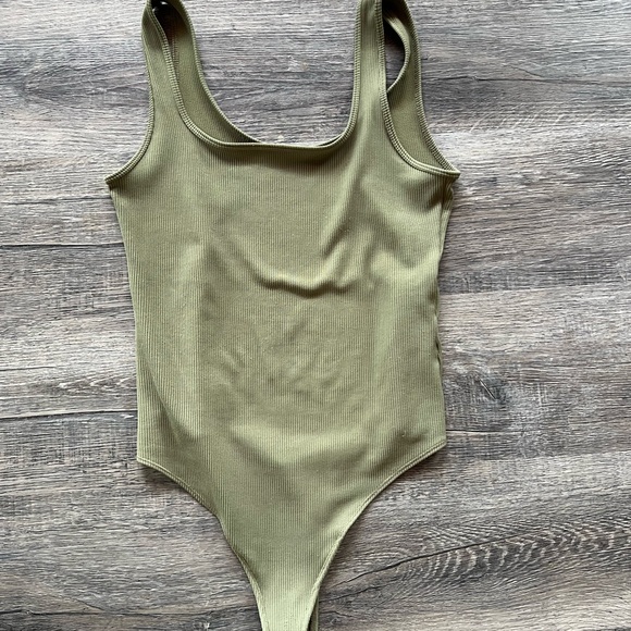 Abercrombie & fitch olive green ribbed bodysuit - Picture 1 of 7
